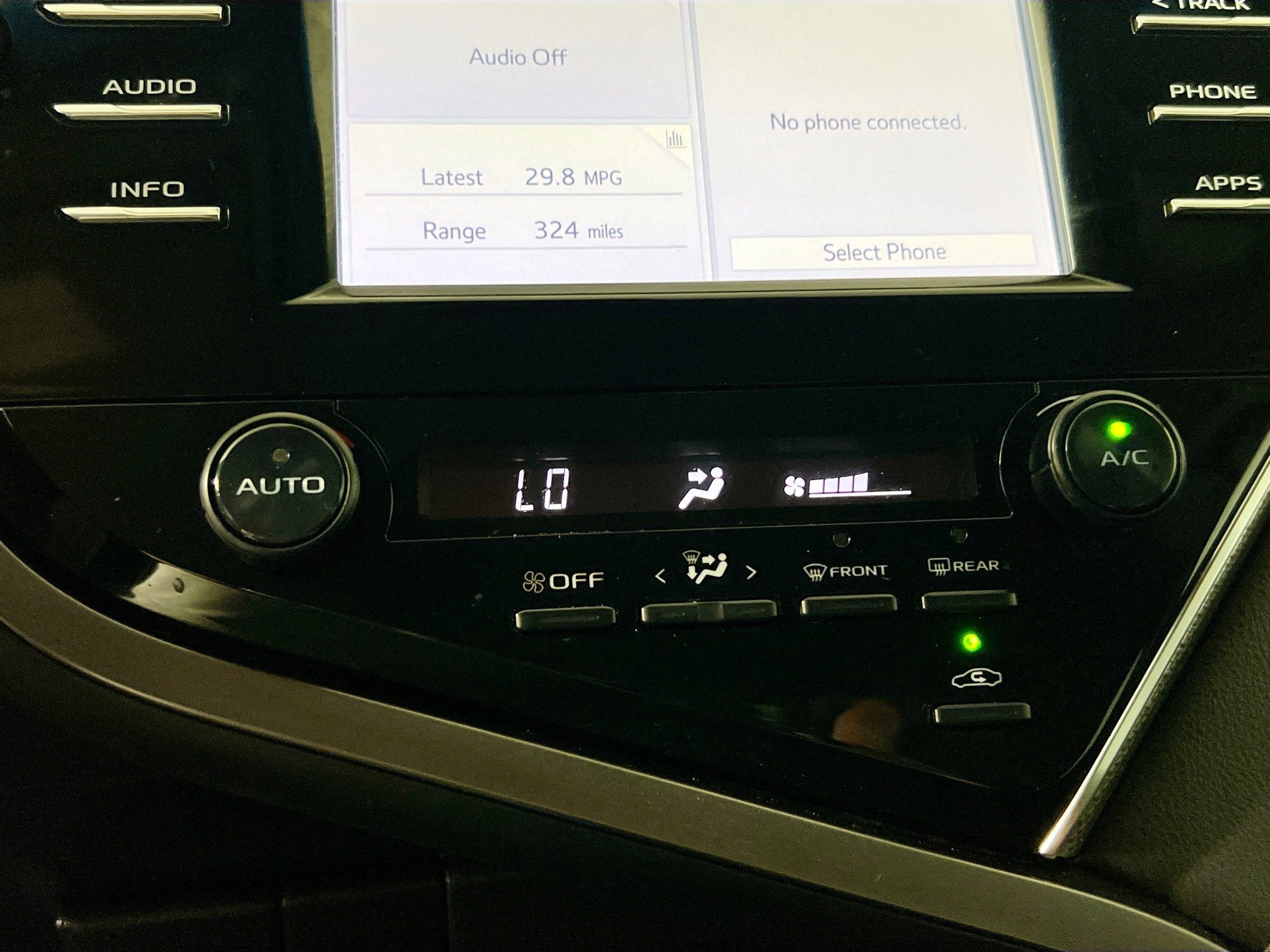 Used 2018 Toyota Camry SE FWD image 26