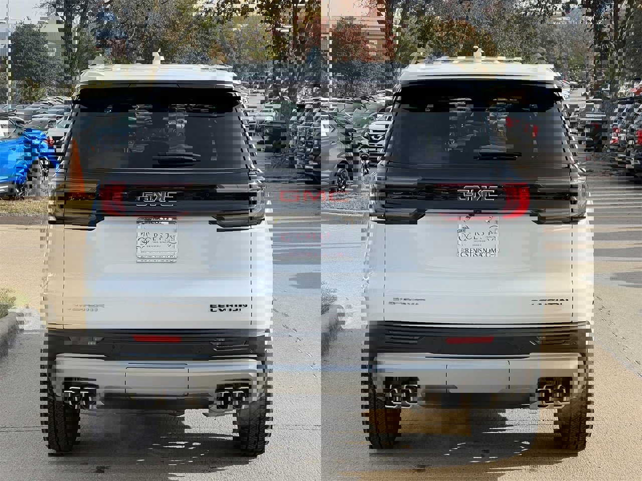 Used 2025 GMC Acadia Elevation image 4