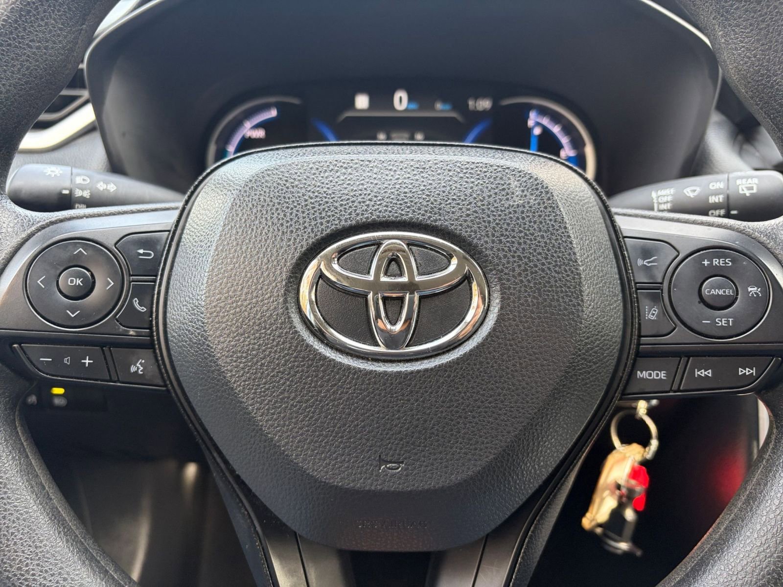 Used 2025 Toyota RAV4 LE image 27