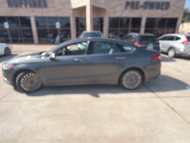 Used 2017 Ford Fusion SE w/ Fusion SE Technology Package AWD/4WD image 2