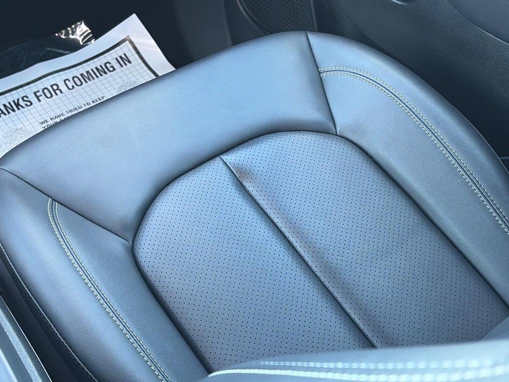 Used 2025 Chrysler Pacifica Select FWD image 15