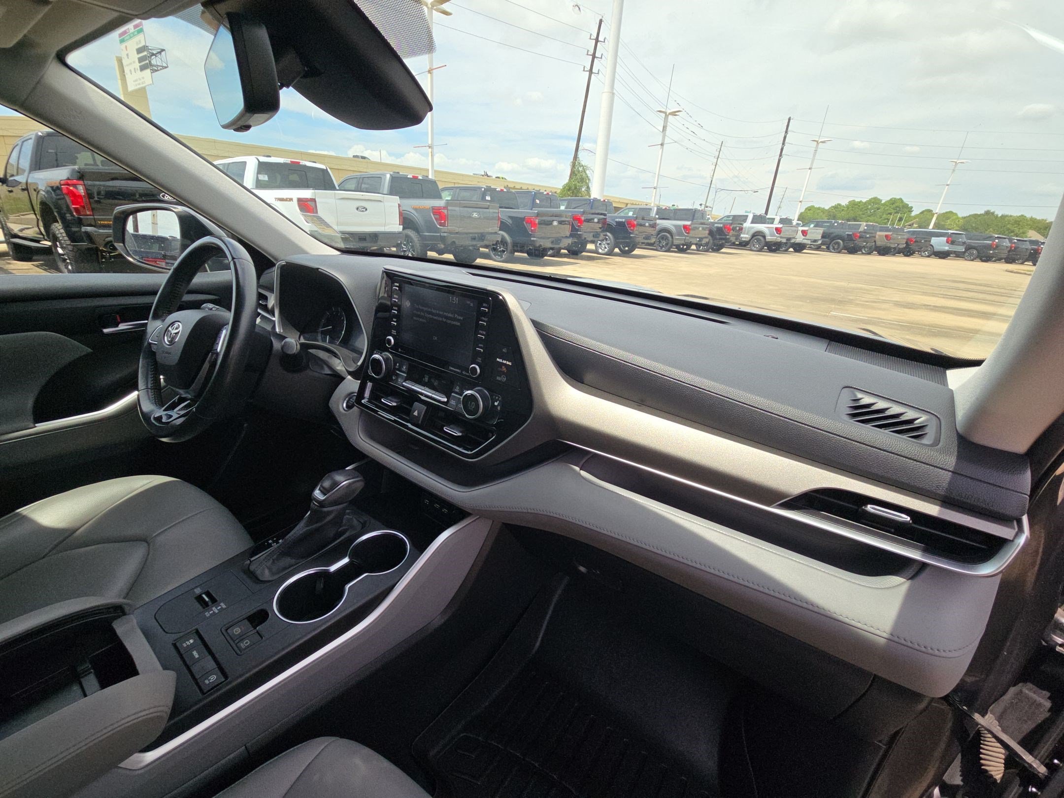 Used 2020 Toyota Highlander XLE FWD image 31