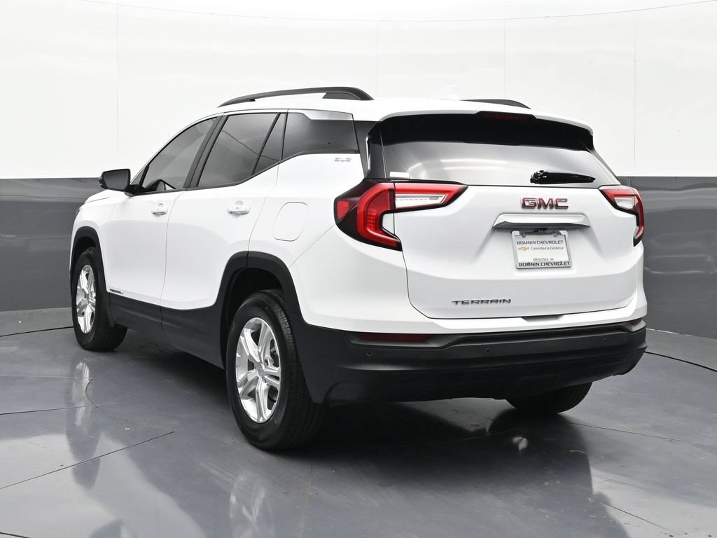 Certified 2024 GMC Terrain SLE w/ Driver Convenience Package FWD image 3