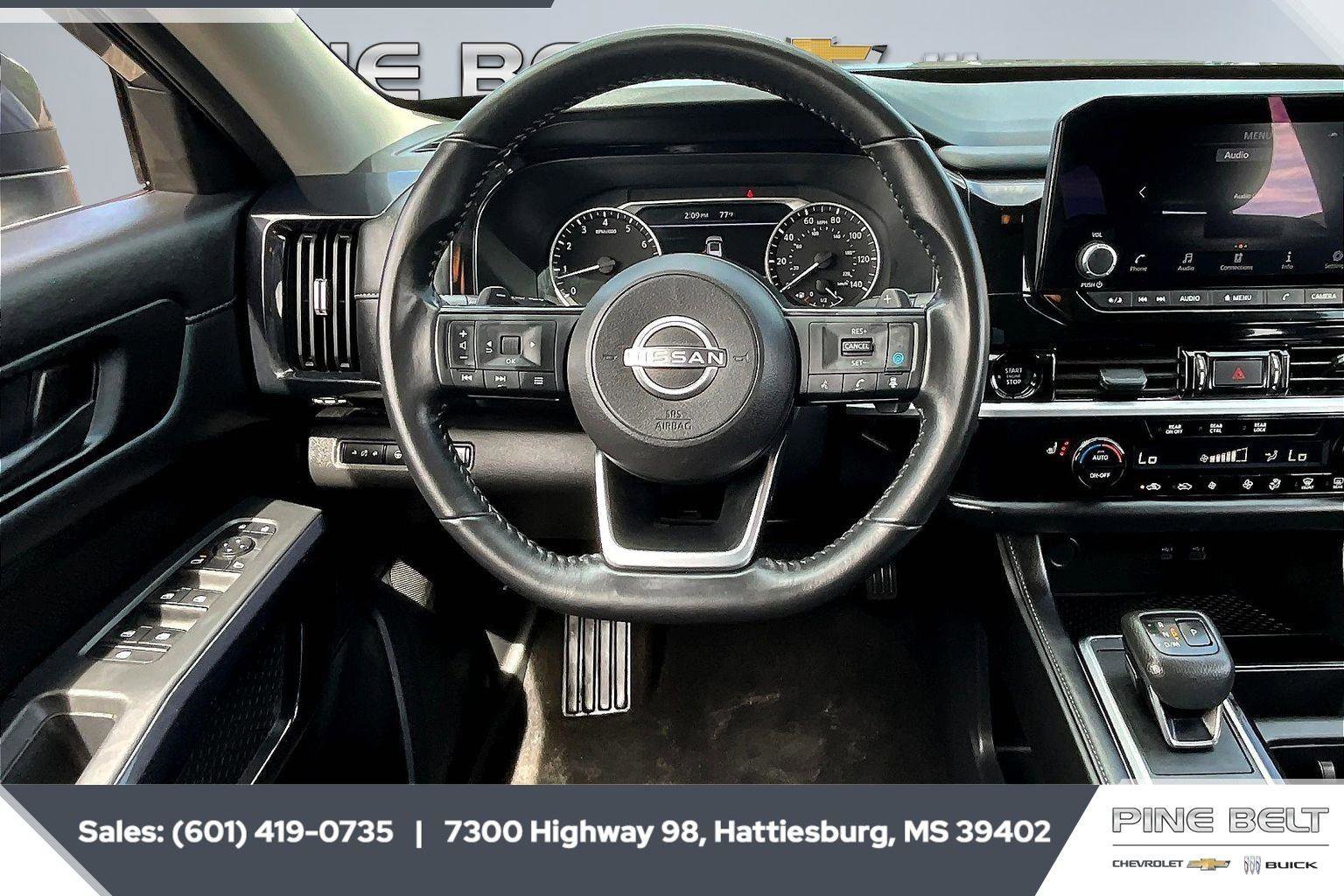 Used 2025 Nissan Pathfinder SV image 5