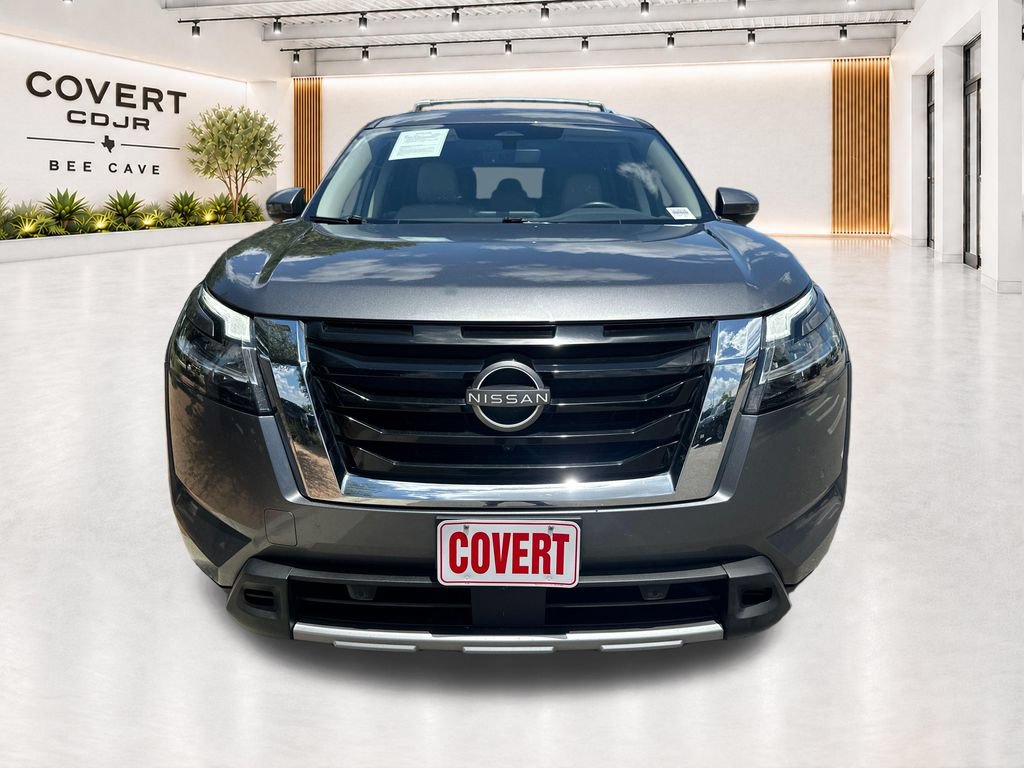 Used 2023 Nissan Pathfinder SL AWD/4WD image 3