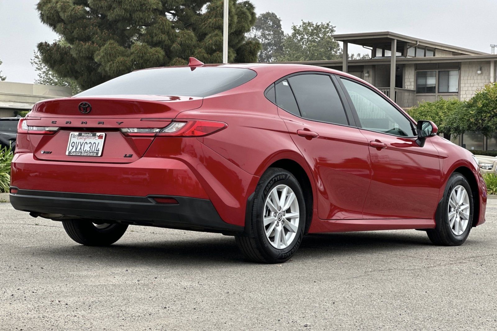 Used 2025 Toyota Camry LE image 4