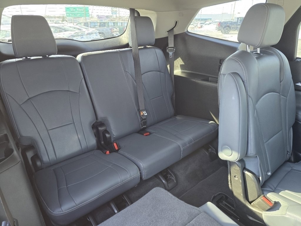 Used 2019 Buick Enclave Essence image 19