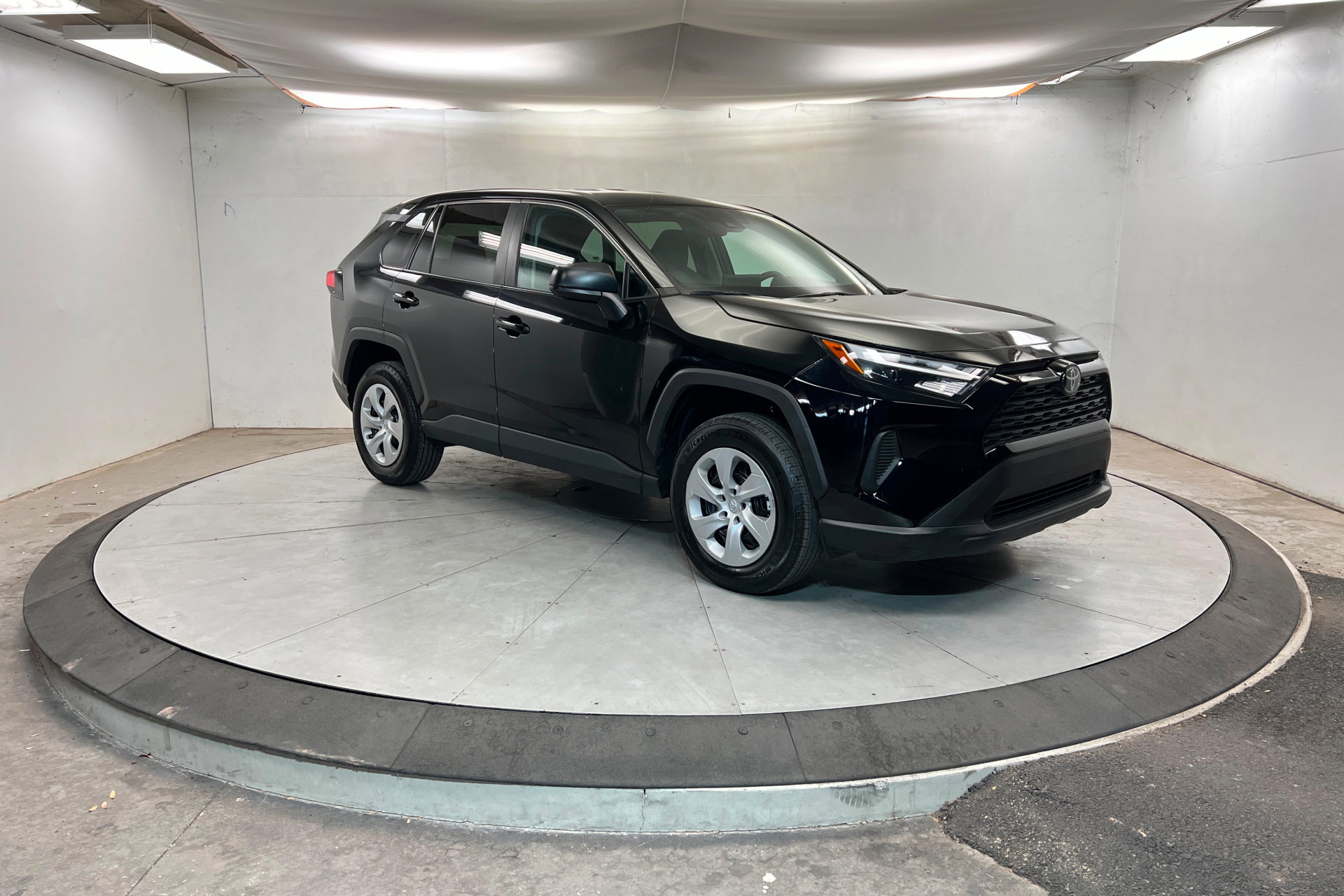 Used 2024 Toyota RAV4 LE image 8