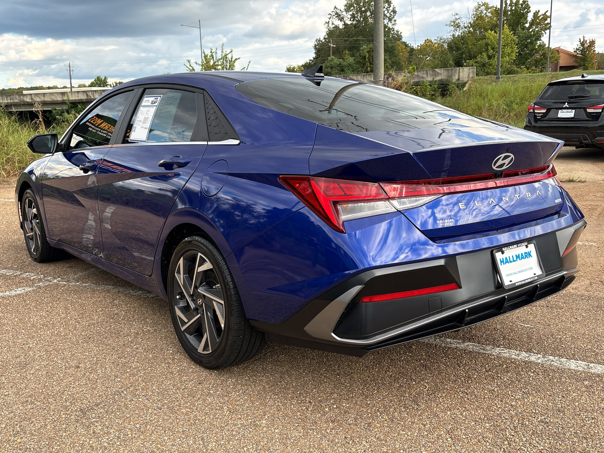 Used 2025 Hyundai Elantra Limited FWD image 5