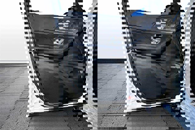 Used 2025 Mercedes-Benz GLE 350 4MATIC image 23