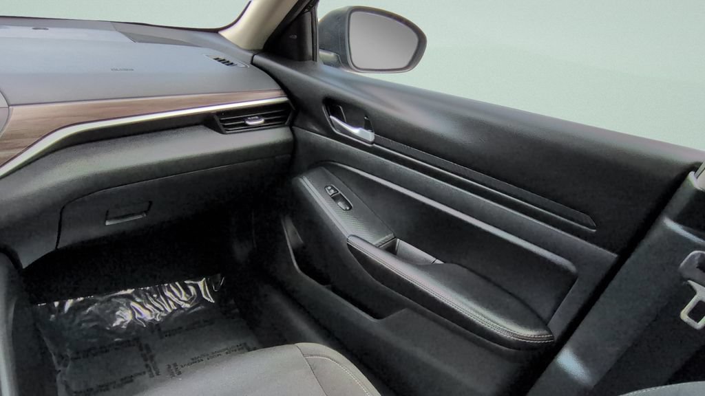 Certified 2024 Nissan Altima 2.5 SV FWD image 12