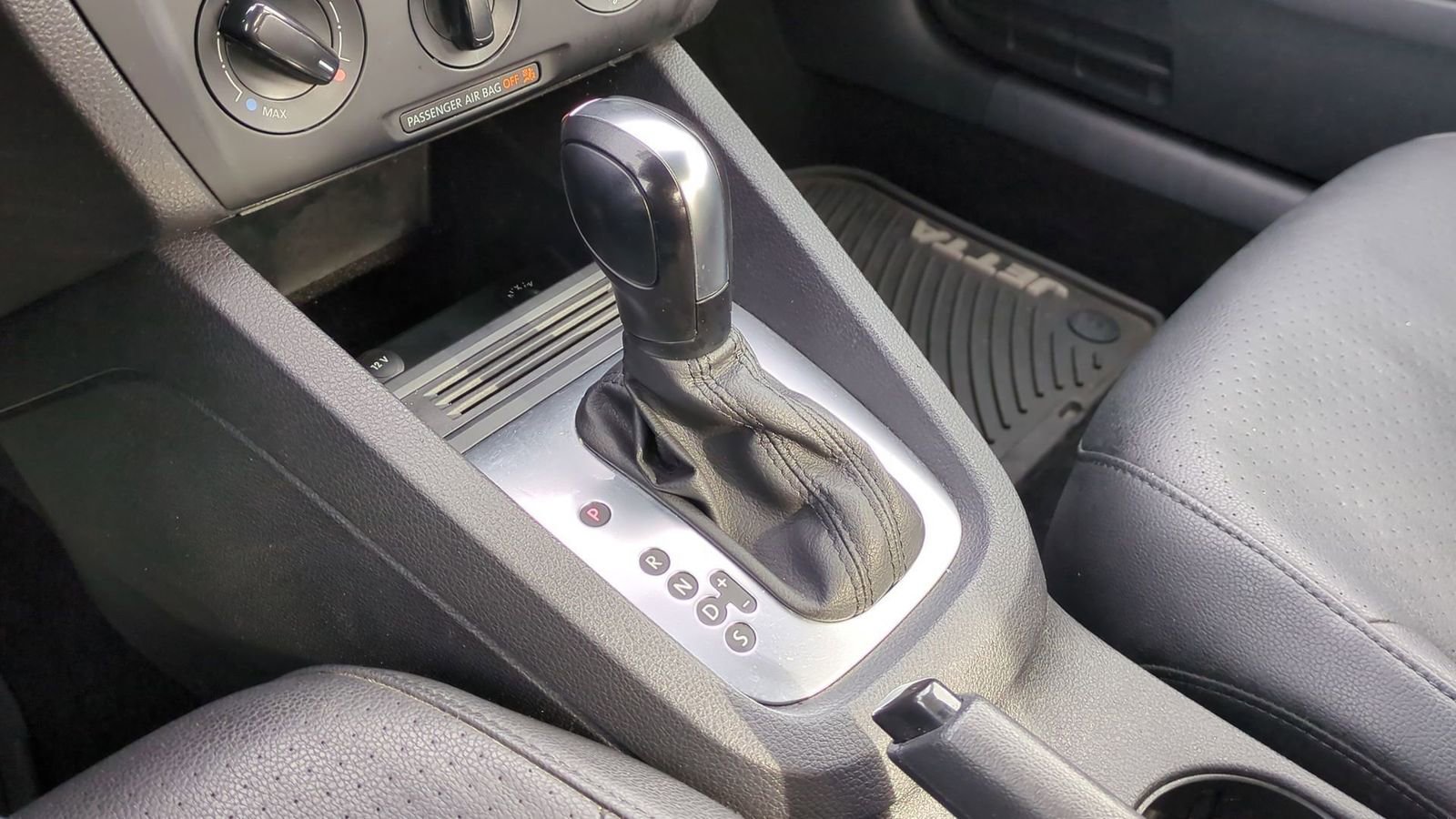 Used 2014 Volkswagen Jetta SE image 28