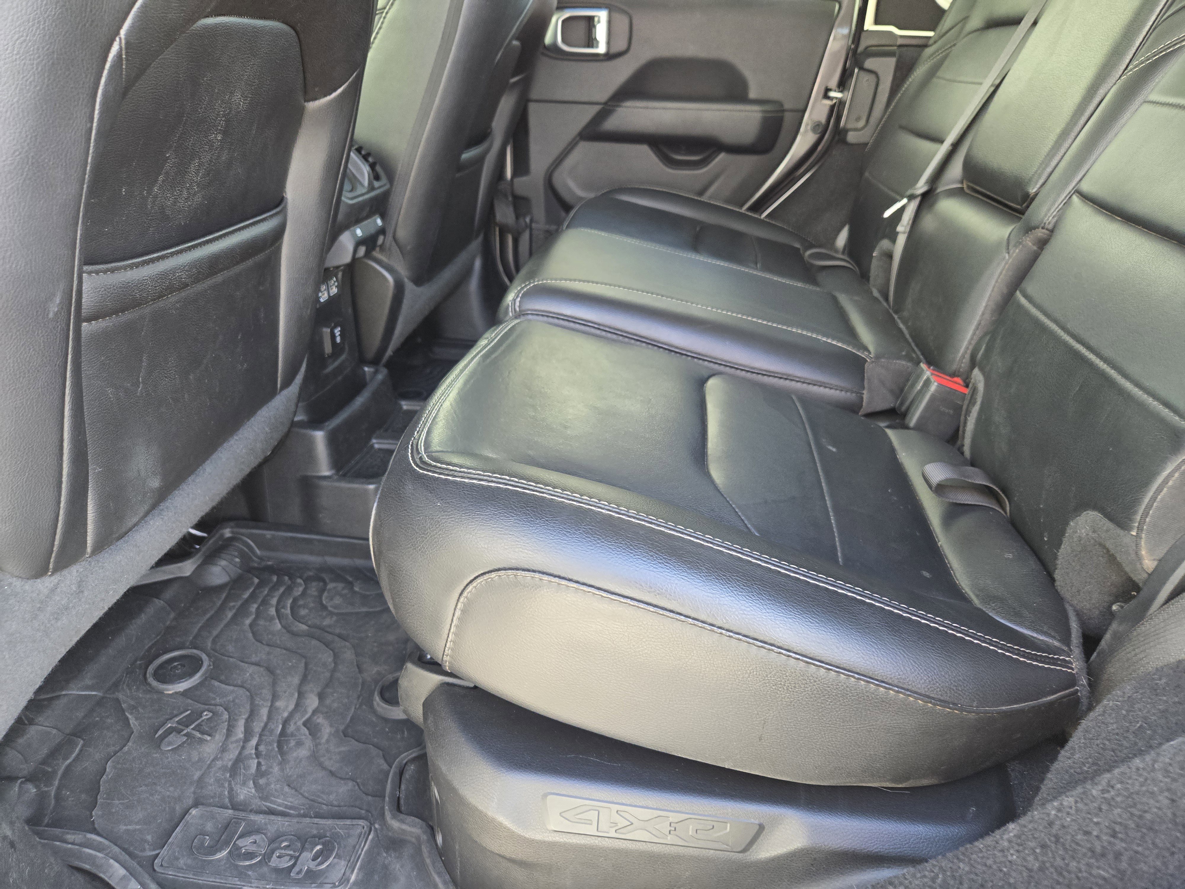 Used 2021 Jeep Wrangler Unlimited Sahara w/ Cold Weather Group image 32