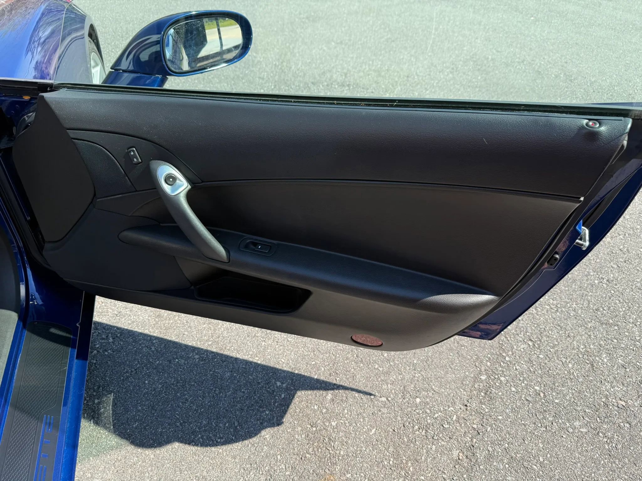 Used 2007 Chevrolet Corvette Coupe w/ Performance Package image 12