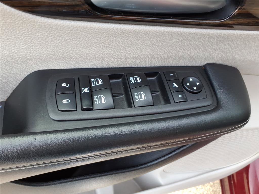 Used 2023 Chrysler Pacifica Limited image 26