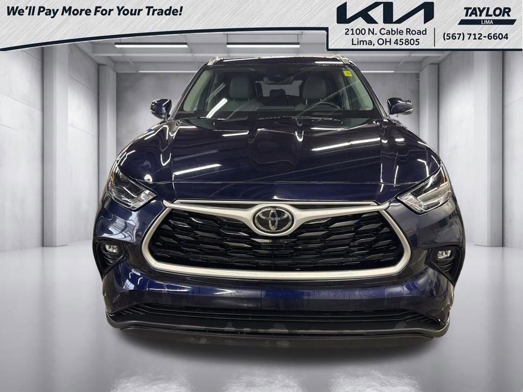 Used 2022 Toyota Highlander XLE image 2
