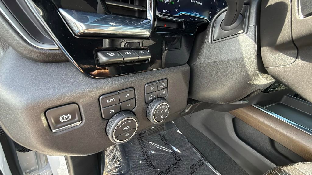 Certified 2024 Chevrolet Silverado 2500 High Country w/ High Country Premium Package image 18