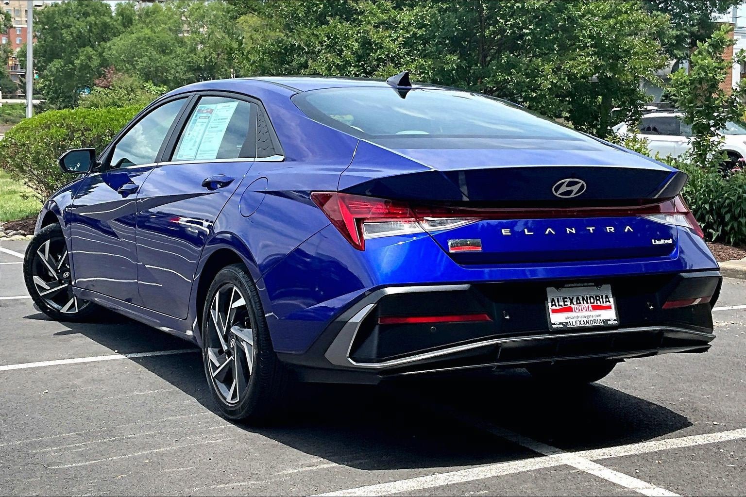 Used 2024 Hyundai Elantra Limited FWD image 11