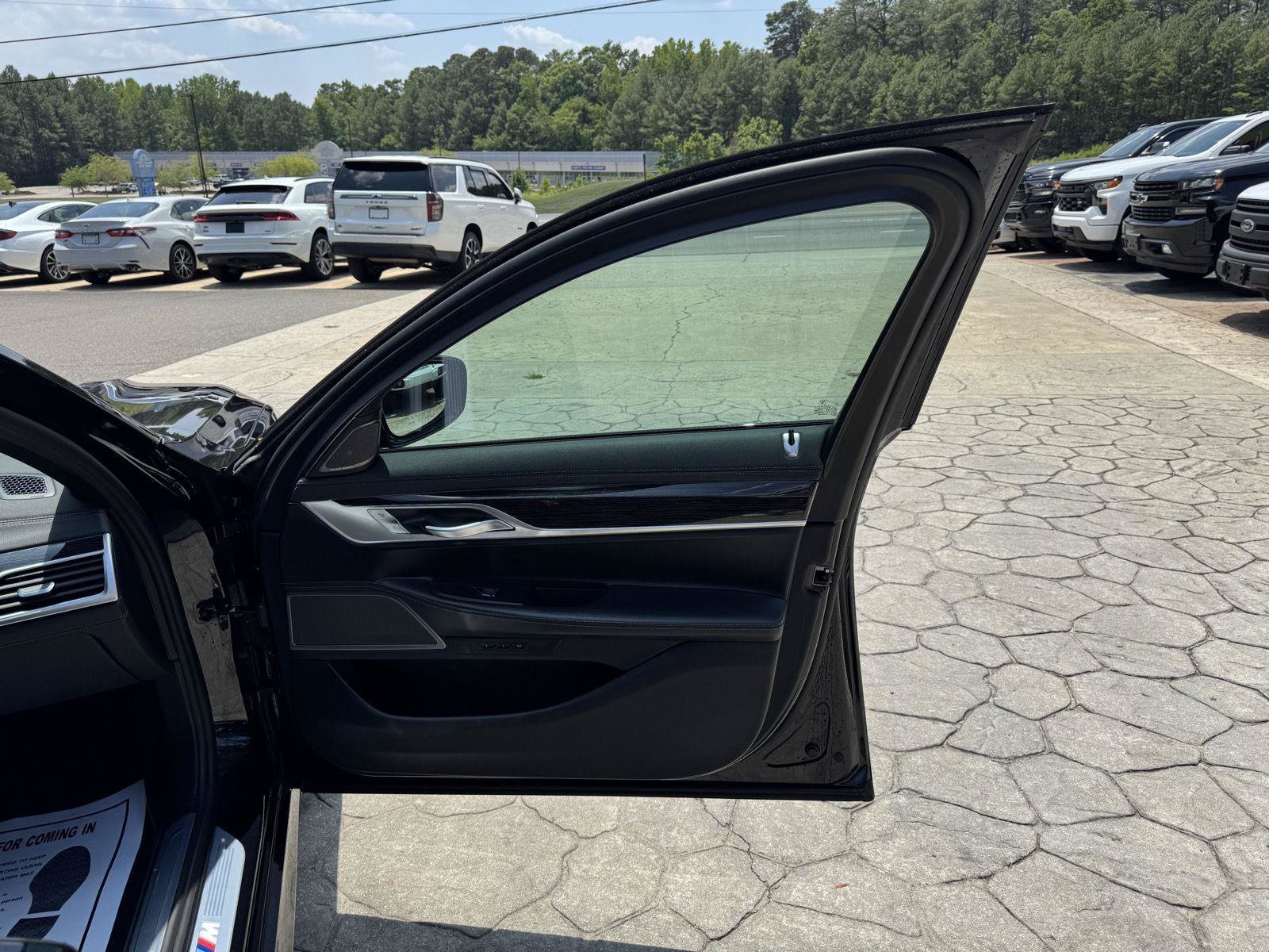 Used 2022 BMW 740i w/ M Sport Package RWD image 18