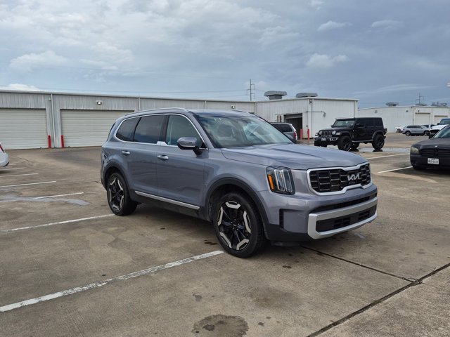 Used 2025 Kia Telluride S FWD image 3