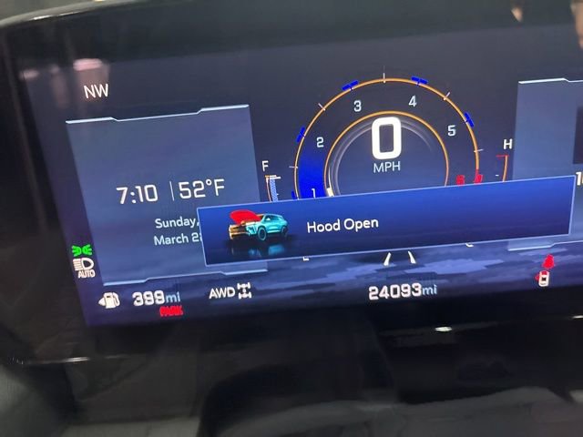 Used 2025 Chevrolet Traverse LT image 20