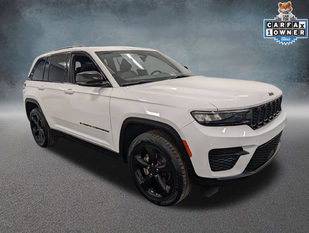 Used 2023 Jeep Grand Cherokee Altitude AWD/4WD image 3