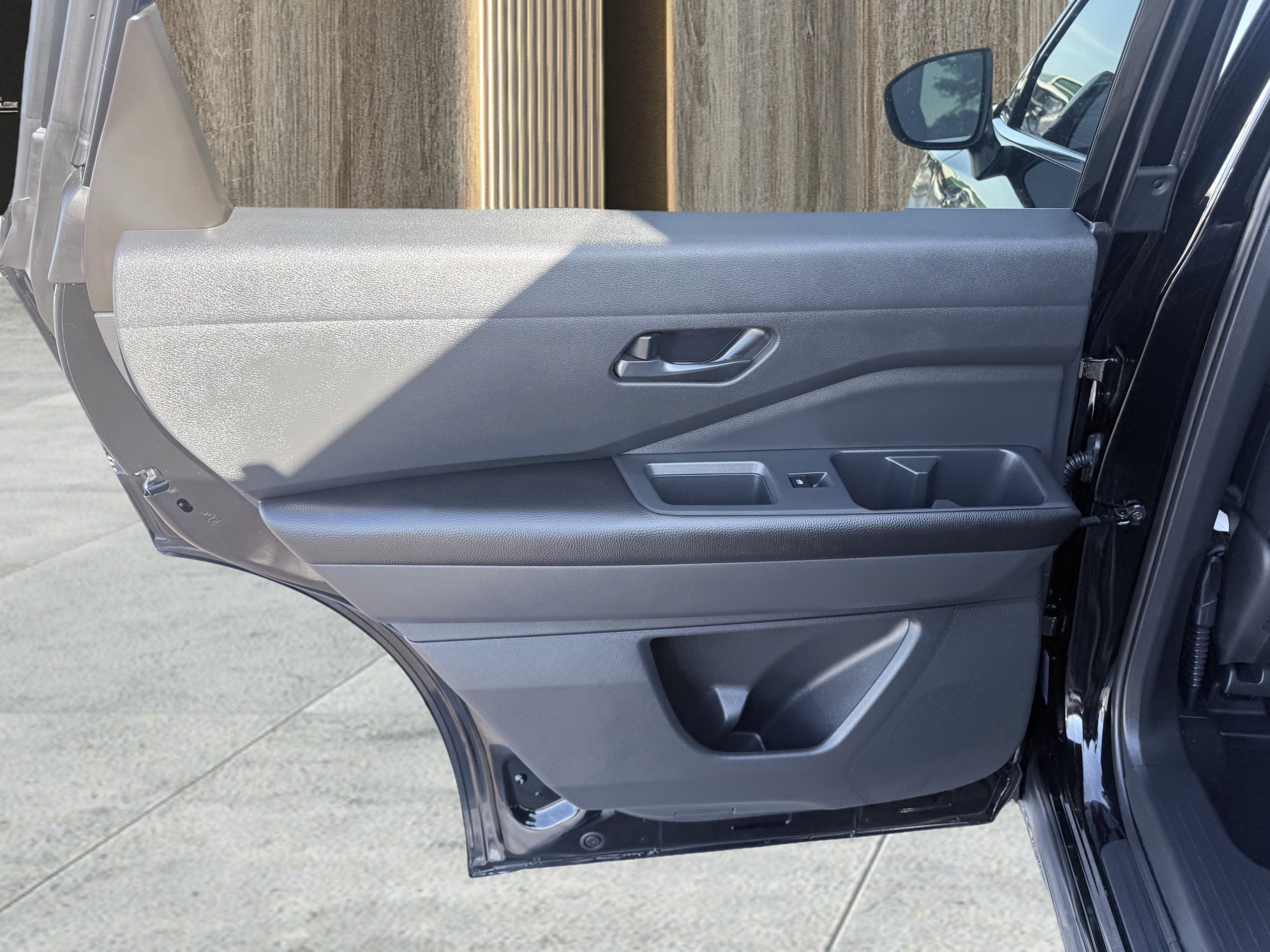 Used 2025 Nissan Pathfinder S image 26