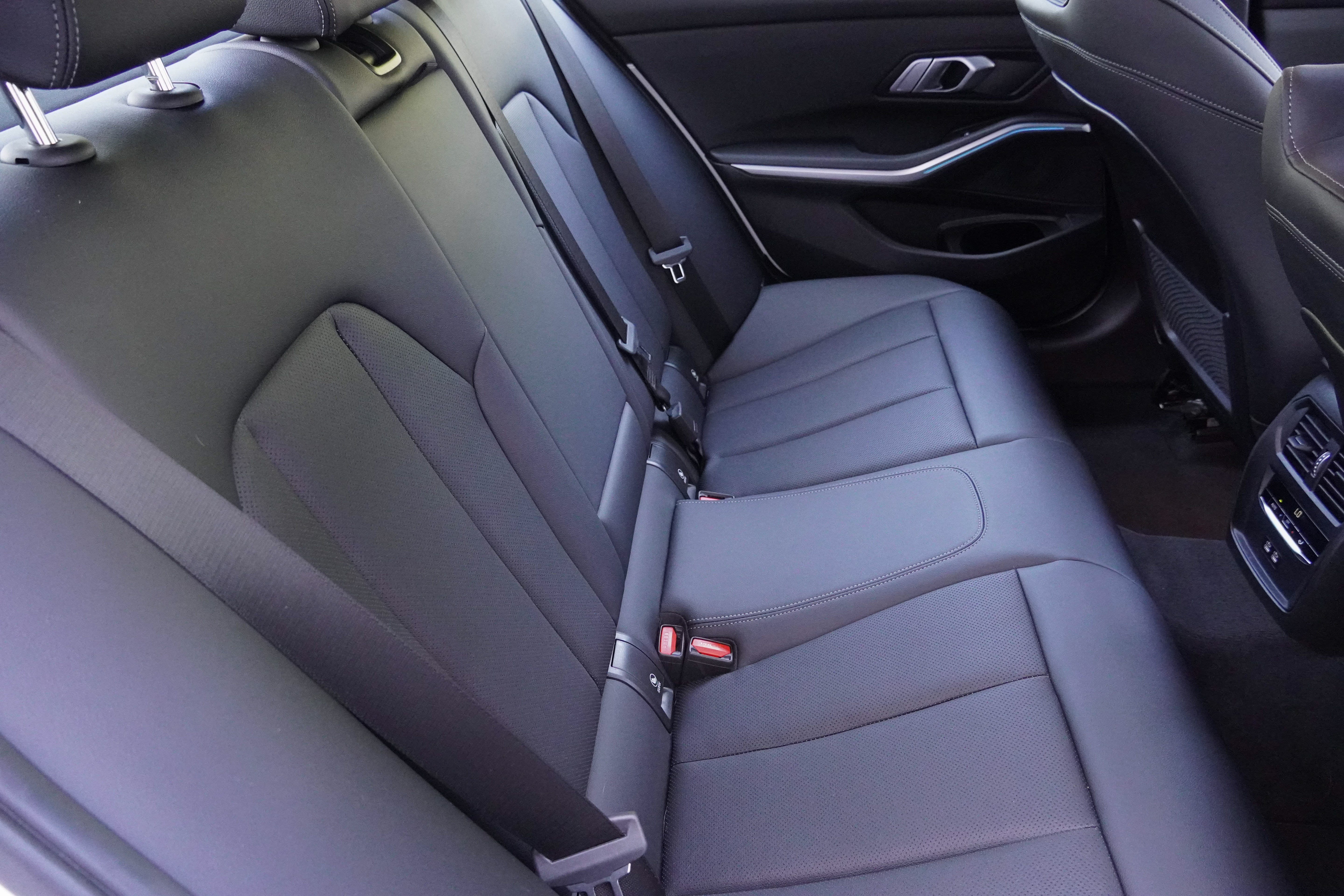 Certified 2023 BMW 330i Sedan w/ Premium Package RWD image 37