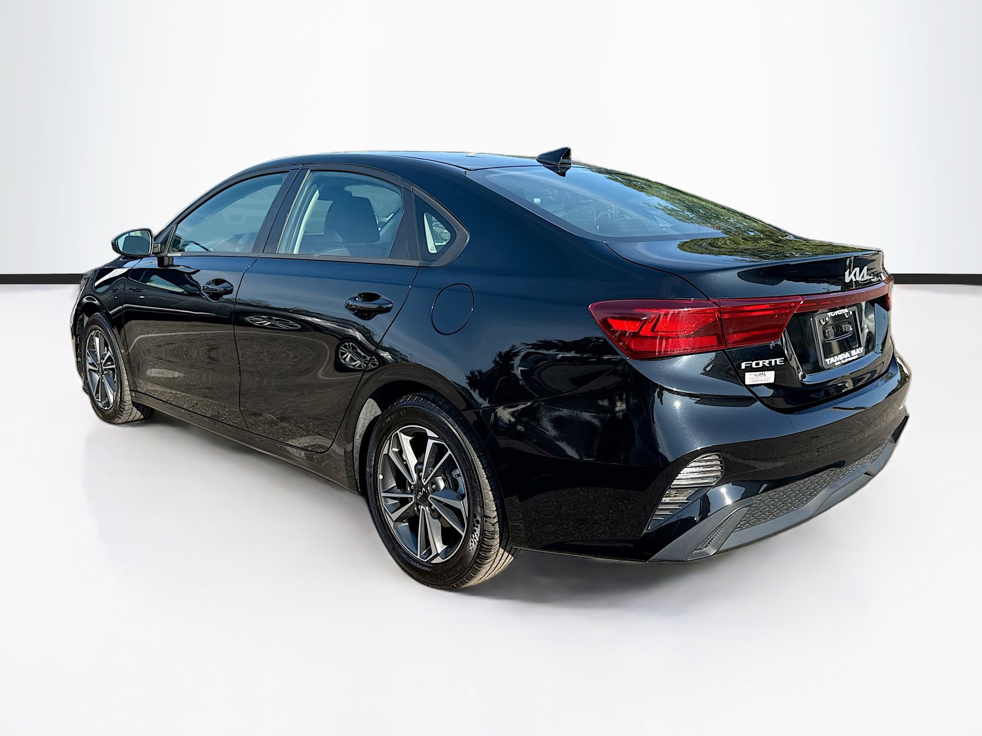 Used 2023 Kia Forte LXS image 5