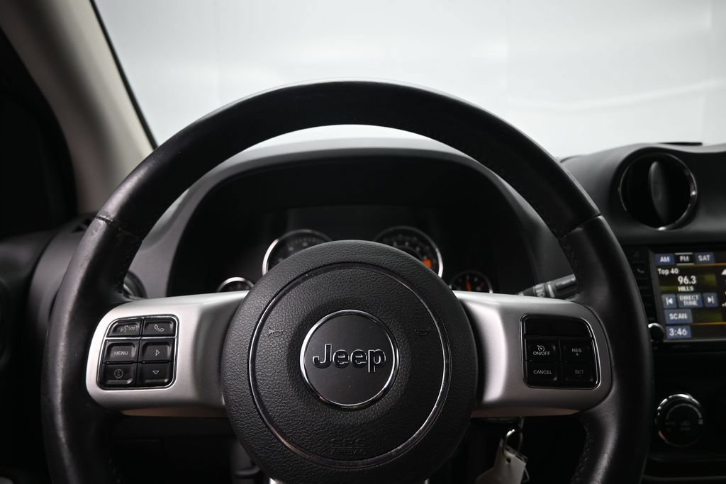 Used 2015 Jeep Compass Limited AWD/4WD image 10