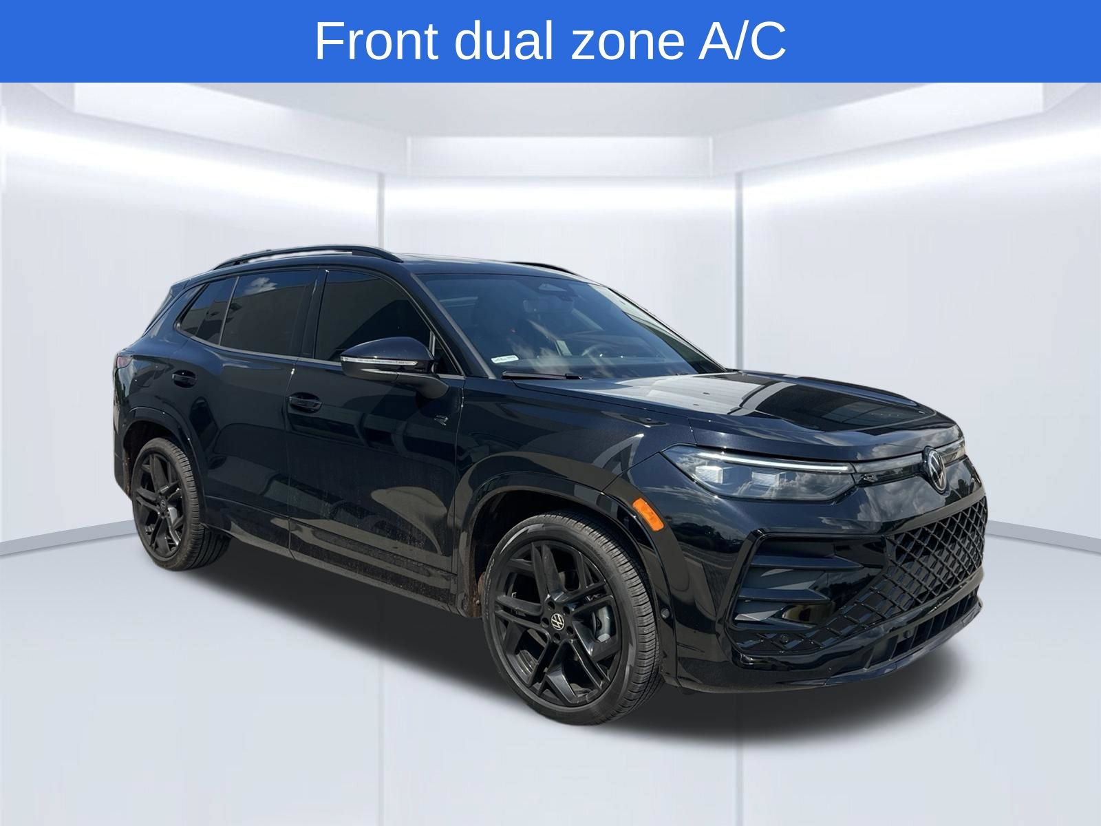 Certified 2026 Volkswagen Tiguan SE R-Line FWD image 3