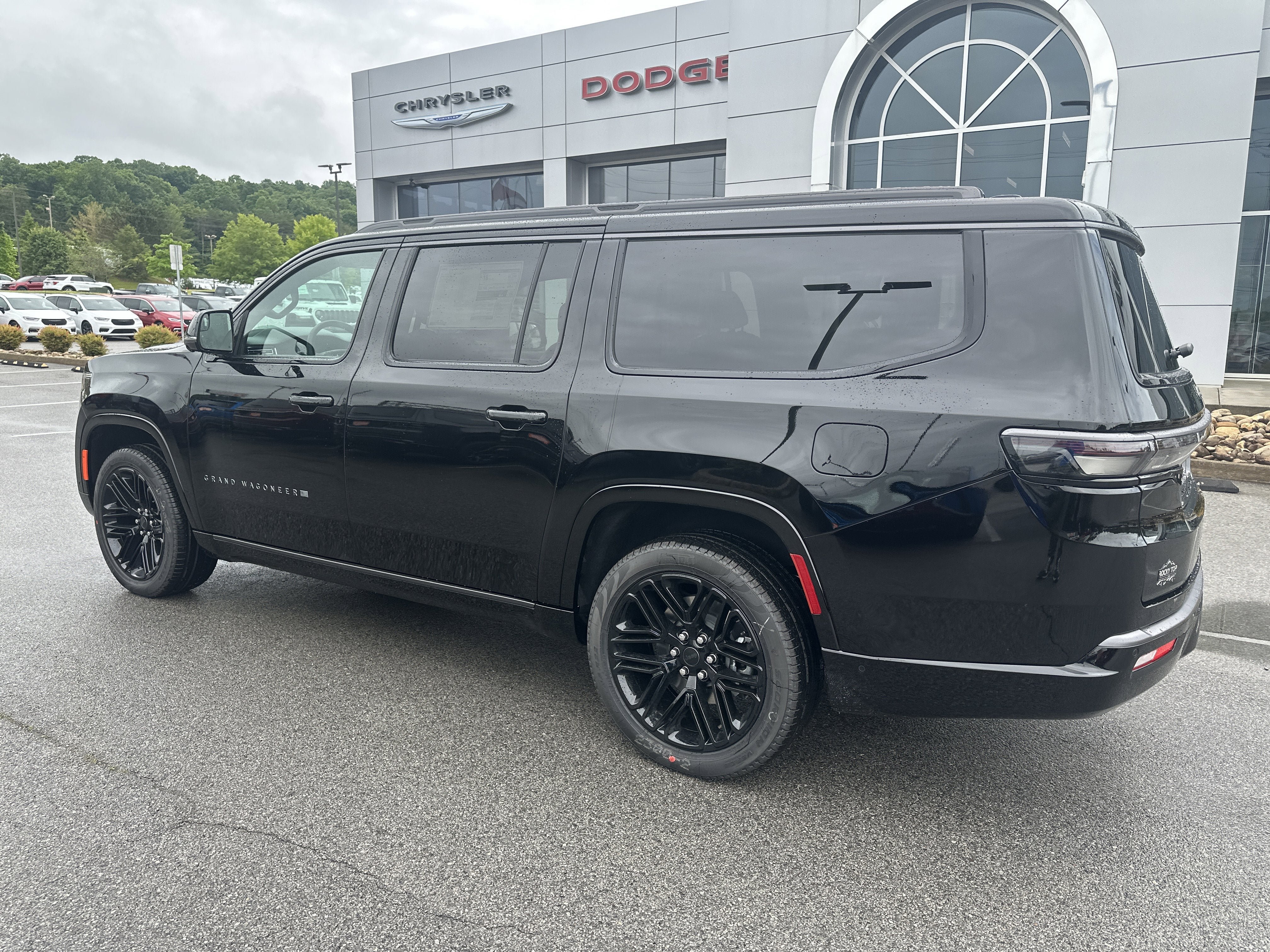 New 2026 Jeep Grand Wagoneer L Limited AWD/4WD image 10