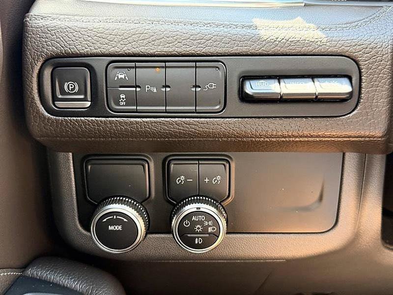 Used 2021 GMC Yukon Denali RWD image 44