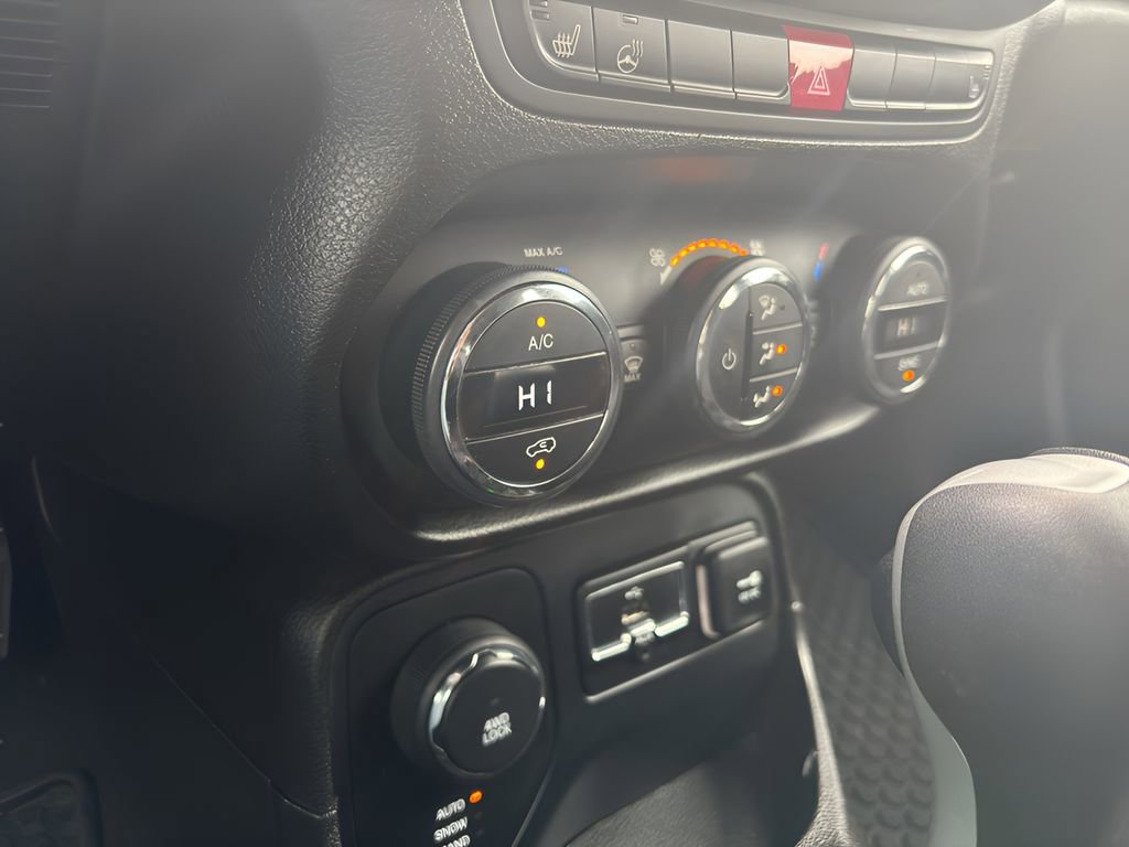 Used 2017 Jeep Renegade Altitude AWD/4WD image 20