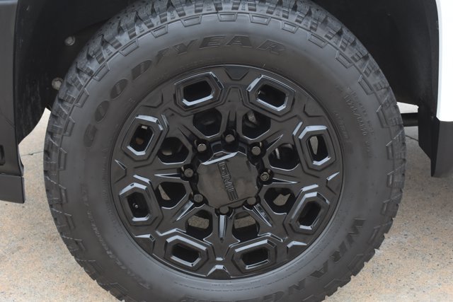 Used 2024 GMC Sierra 2500 AT4 w/ AT4 Premium Plus Package AWD/4WD image 10