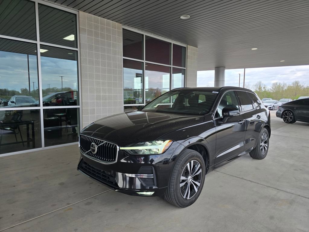 Used 2023 Volvo XC60 B5 Core AWD/4WD image 3