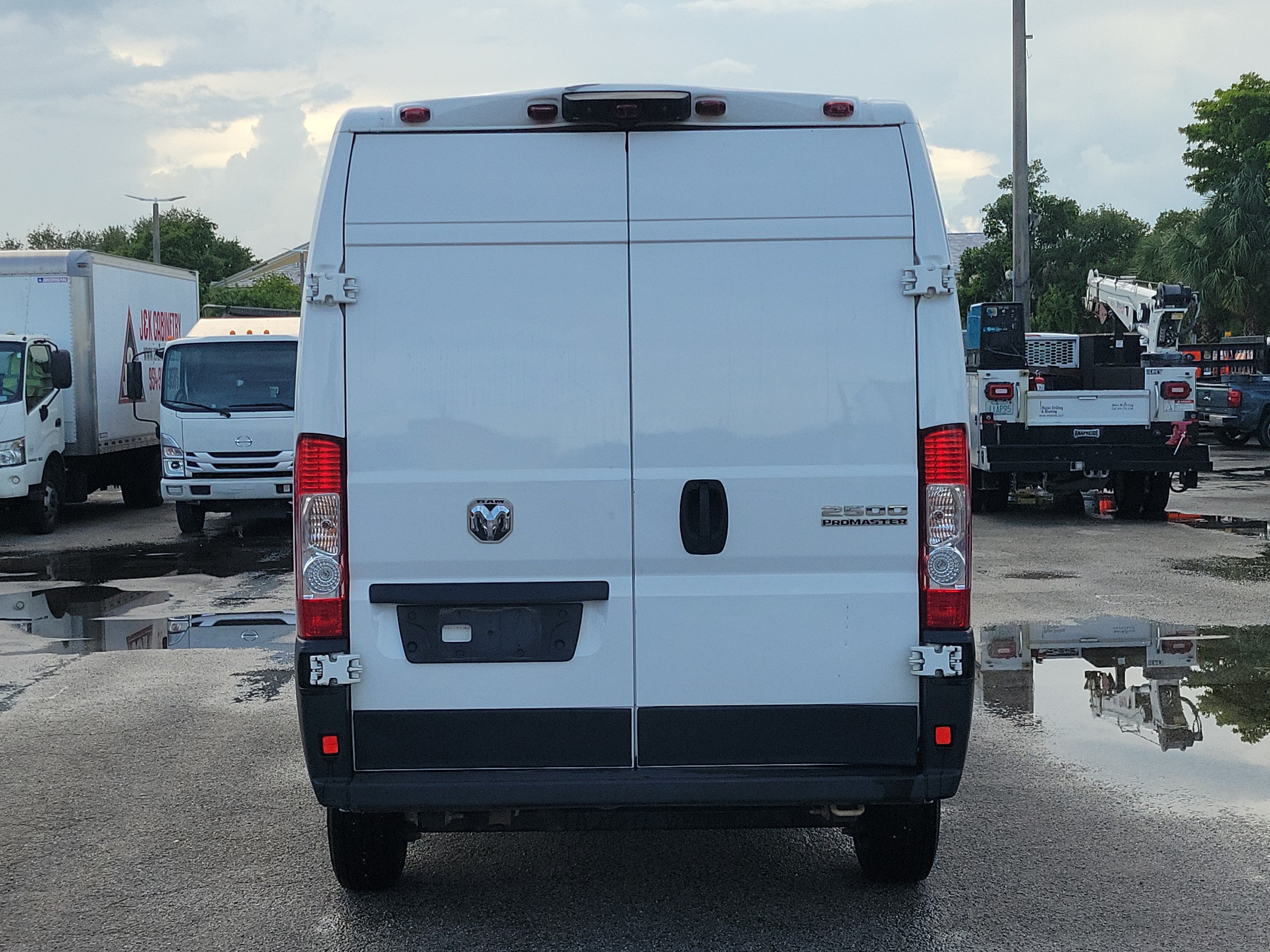 Used 2024 RAM ProMaster 2500 w/ Convenience Group FWD image 4