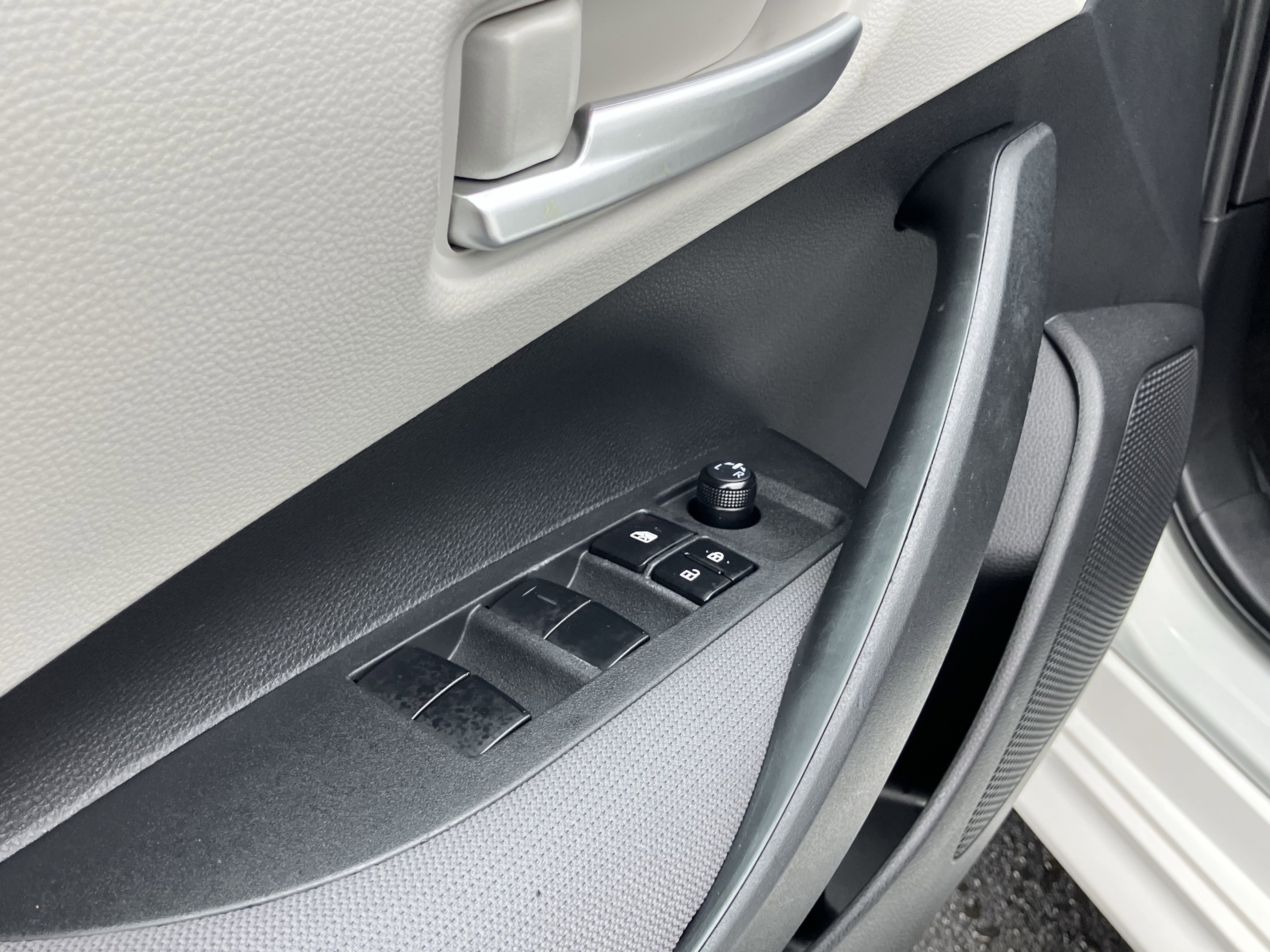 Used 2020 Toyota Corolla L image 15