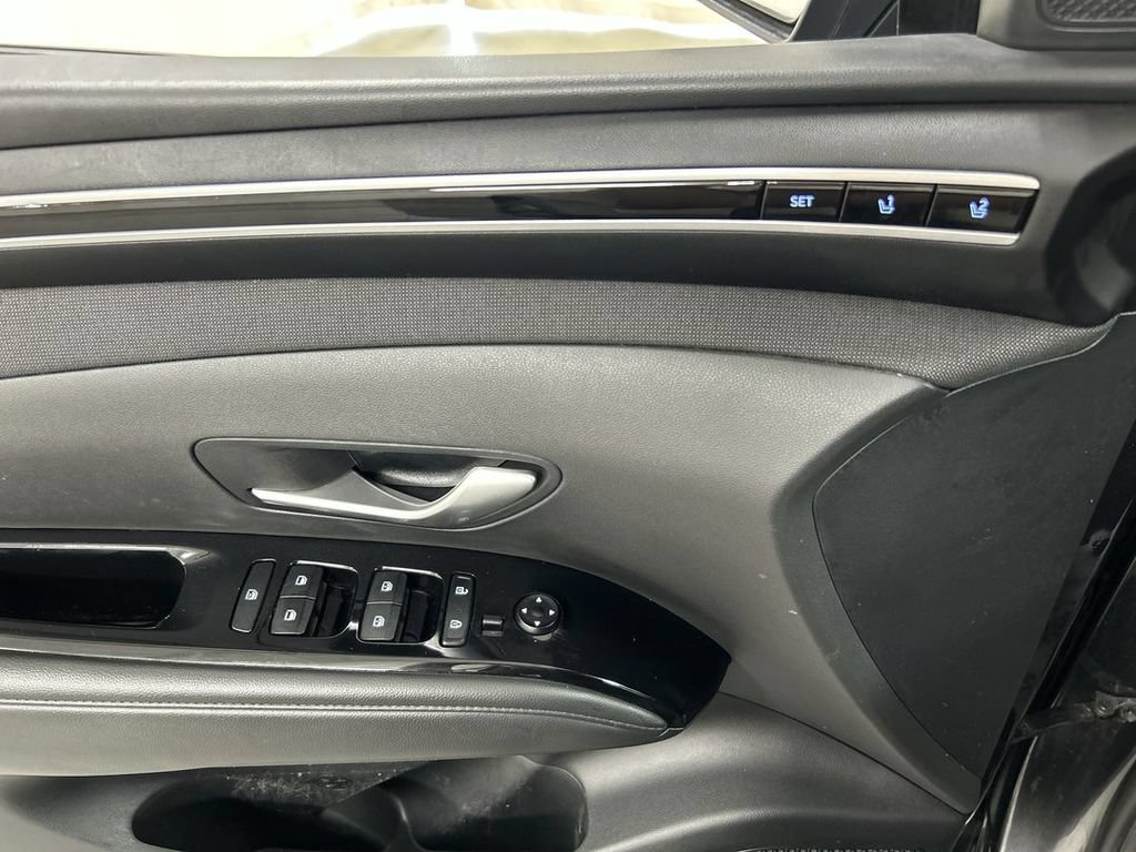 Used 2022 Hyundai Tucson Limited AWD/4WD image 11