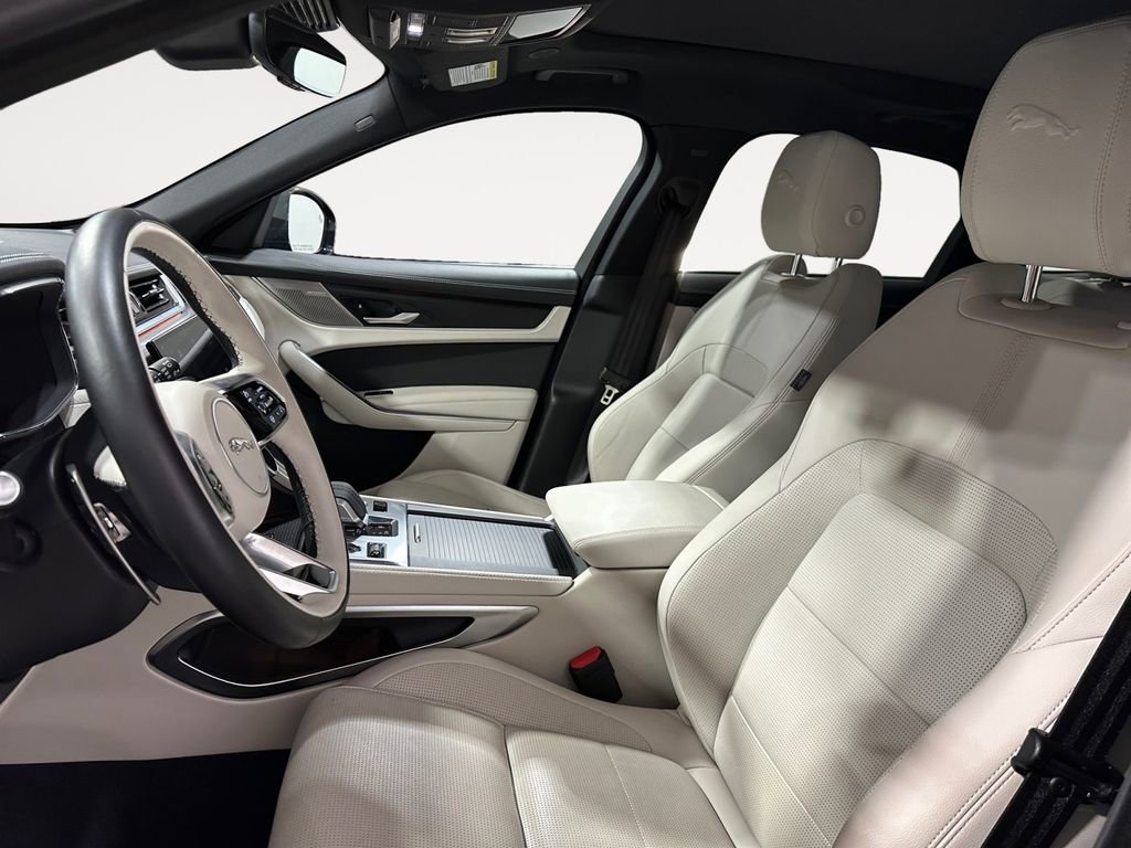 Used 2025 Jaguar F-PACE R-Dynamic S image 9
