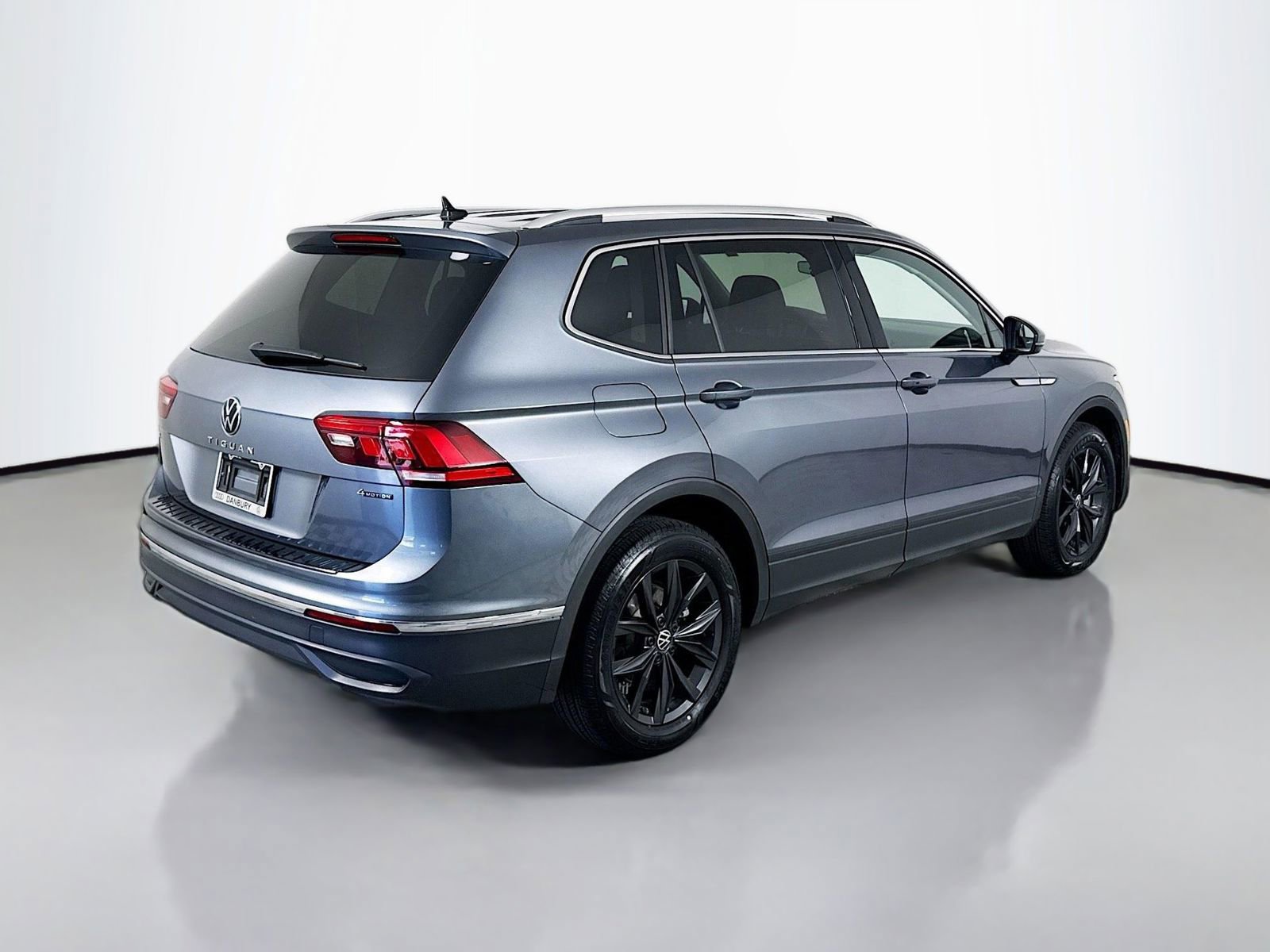 Certified 2024 Volkswagen Tiguan SE AWD/4WD image 9