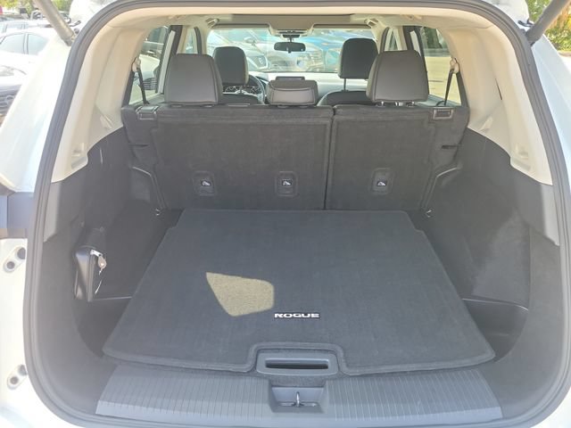 Certified 2024 Nissan Rogue SV w/ SV Premium Package FWD image 9