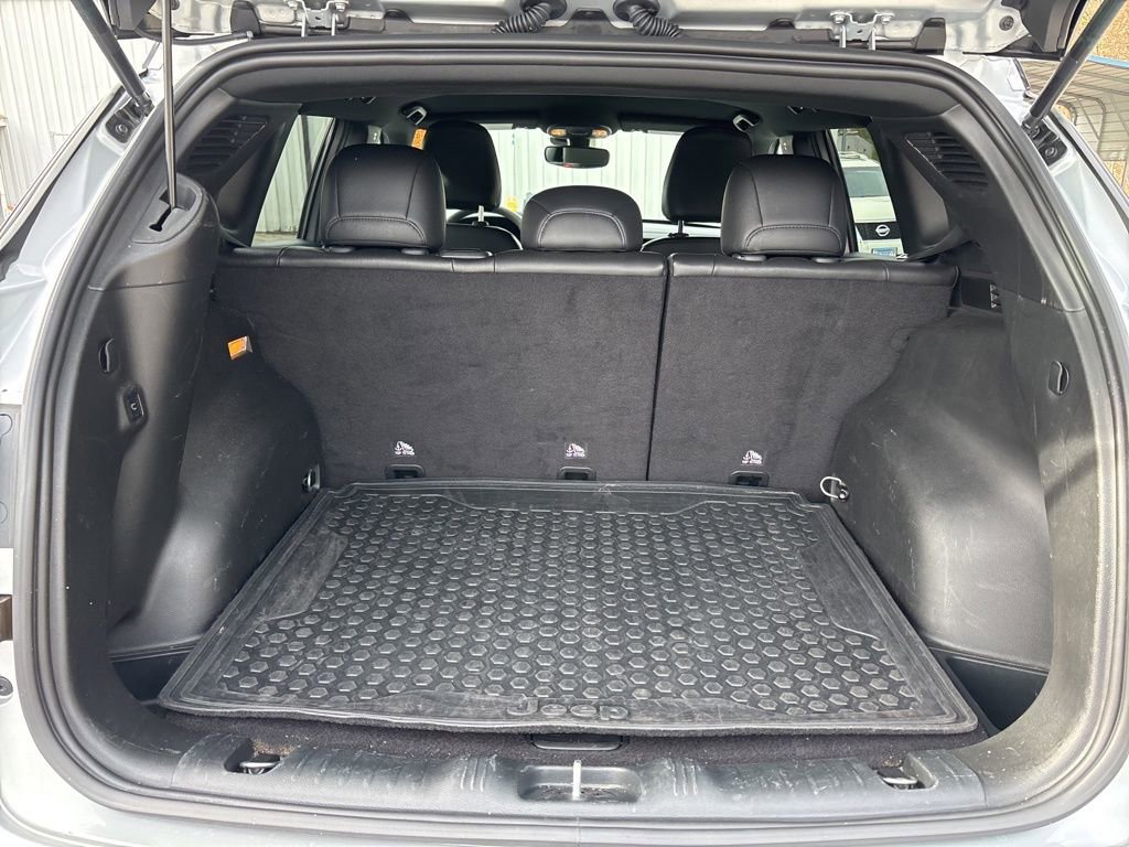 Used 2025 Jeep Compass Trailhawk w/ Trailhawk Elite Group image 12