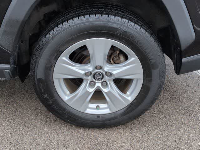 Used 2021 Toyota RAV4 XLE FWD image 14