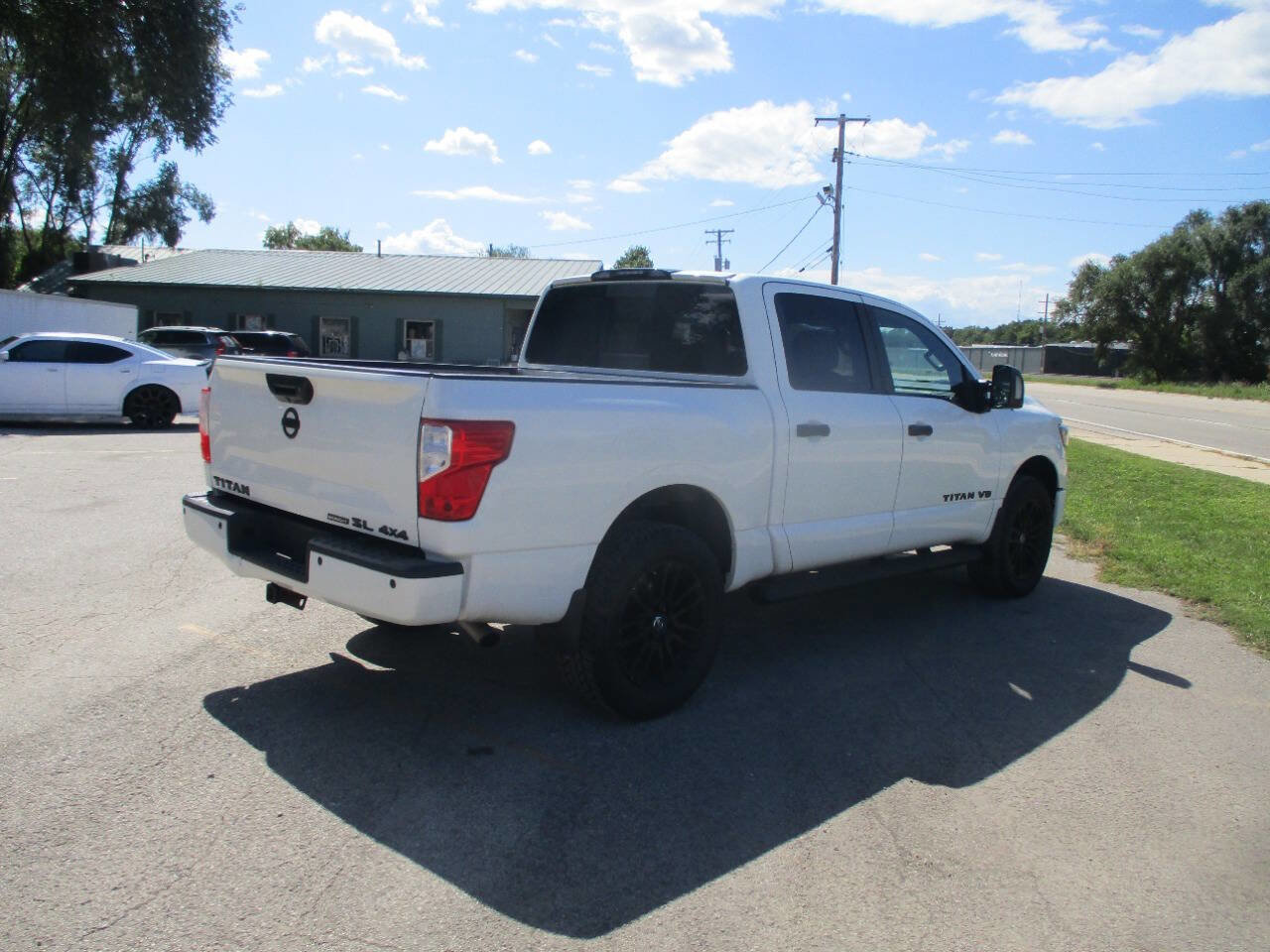Used 2018 Nissan Titan SL image 5