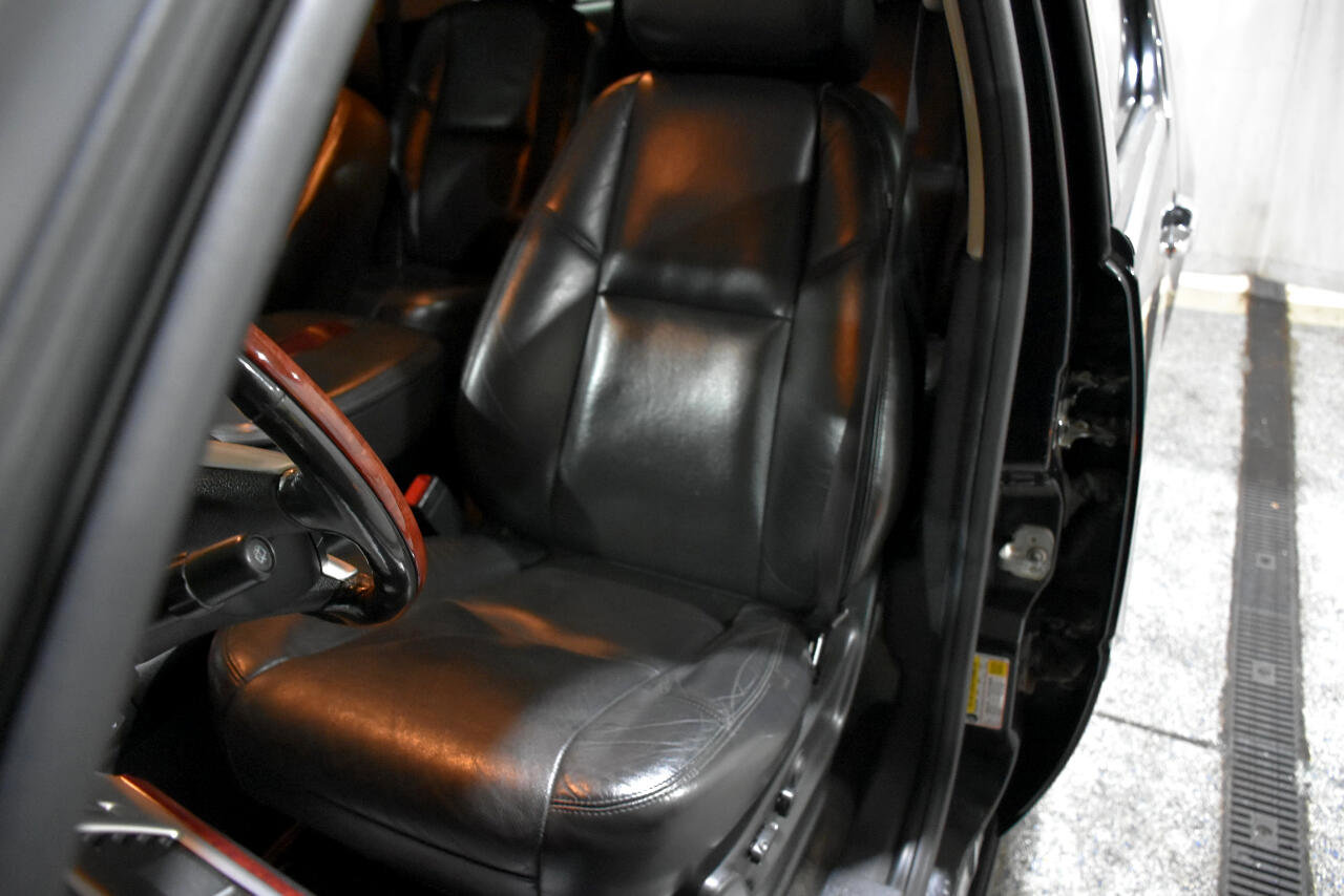 Used 2010 Cadillac Escalade ESV Premium image 12
