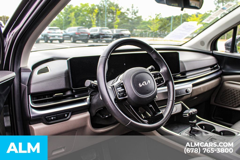 Used 2025 Kia Carnival FWD image 33