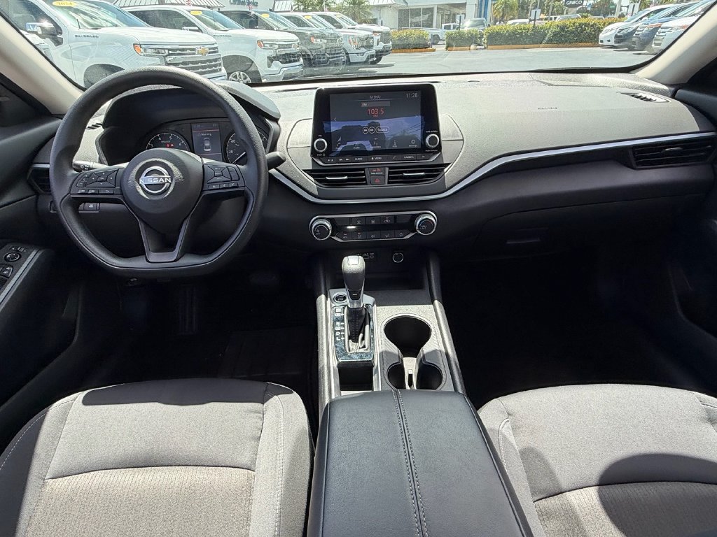 Used 2025 Nissan Altima 2.5 S FWD image 13