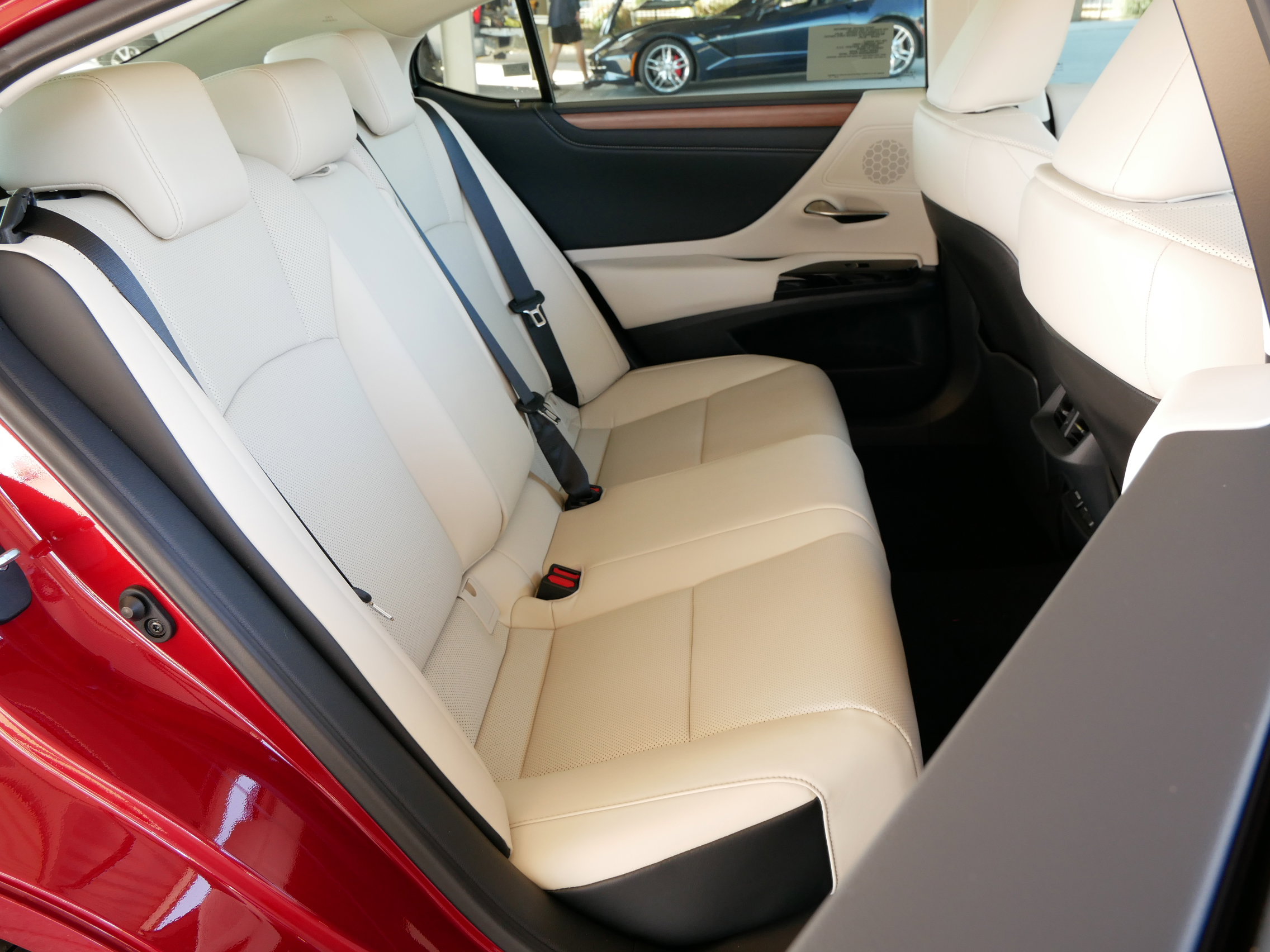 New 2025 Lexus ES 350 w/ Premium Package image 8