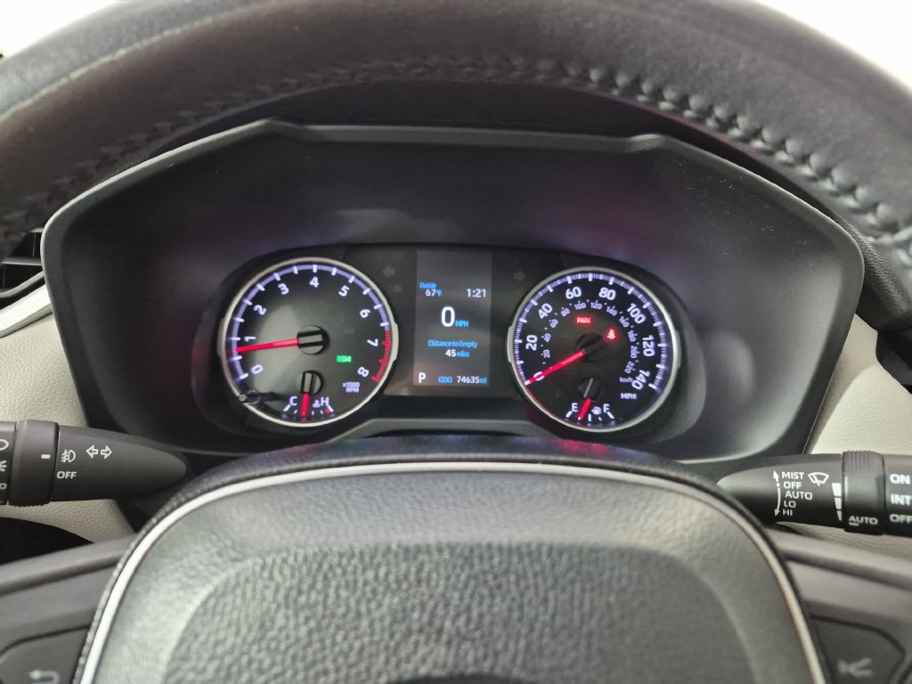 Used 2021 Toyota RAV4 XLE Premium FWD image 20